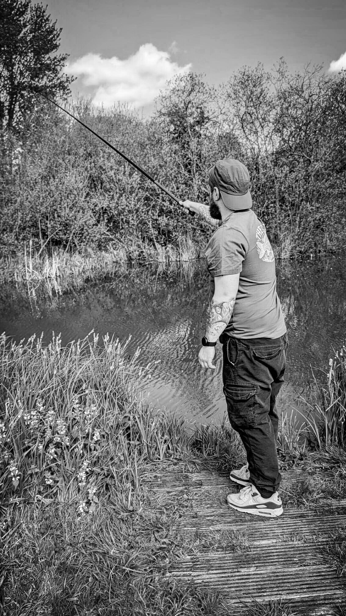 The Cast Heavyweight Carp T-Shirt